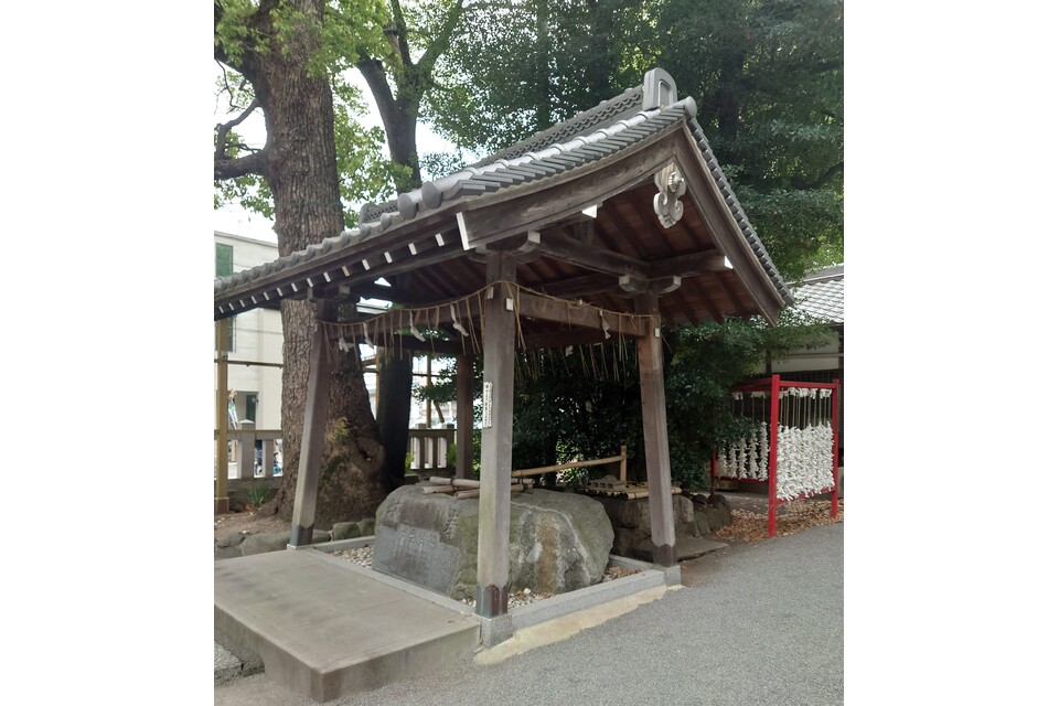 石田神社境内