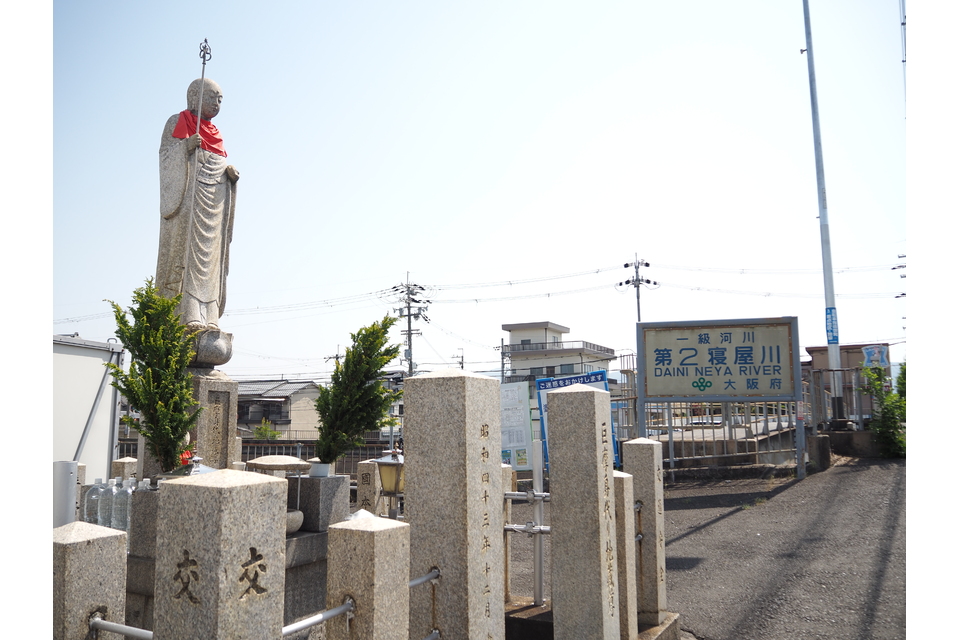 お地蔵さま横から