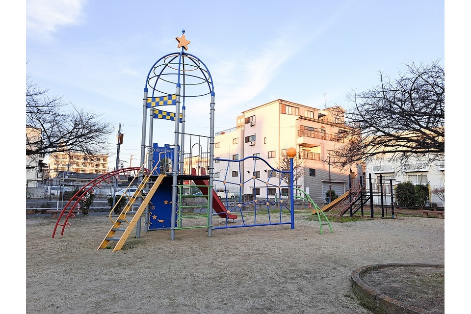 カラフルな遊具