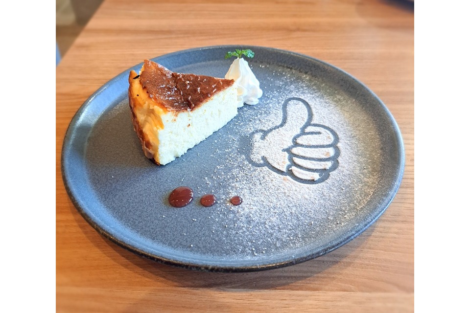 可愛くデコレ―ジョンされたケーキプレート