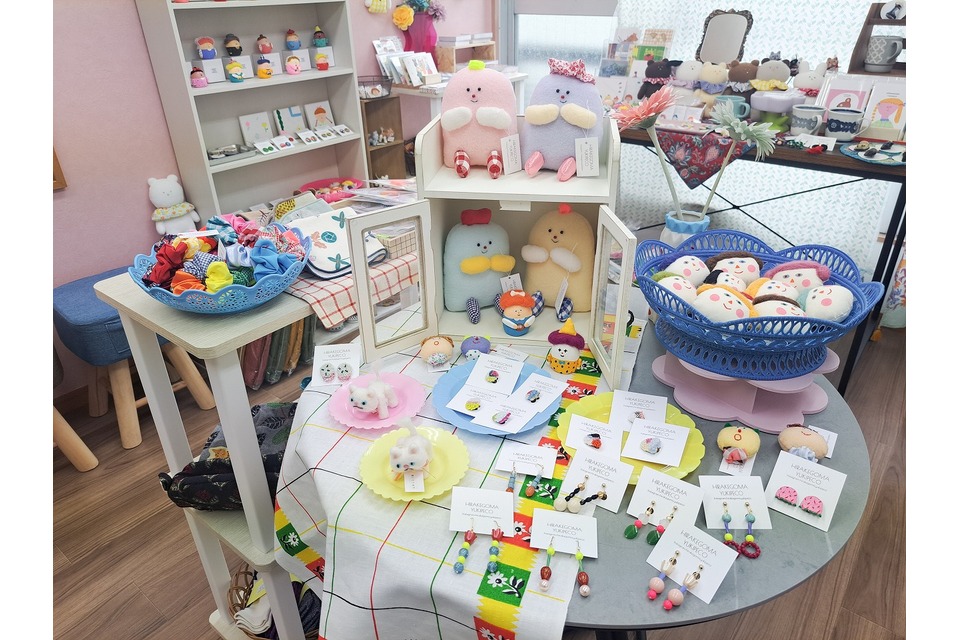 絵本の世界が広がる手作り雑貨店『トビラ mikke(みっけ)』 | まちの