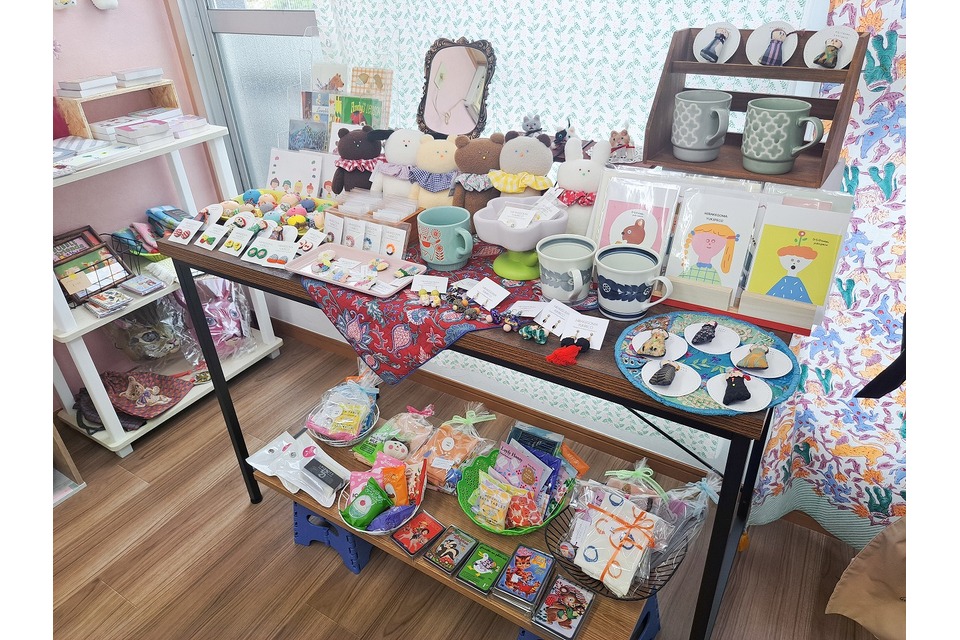 イヤリングやコップ