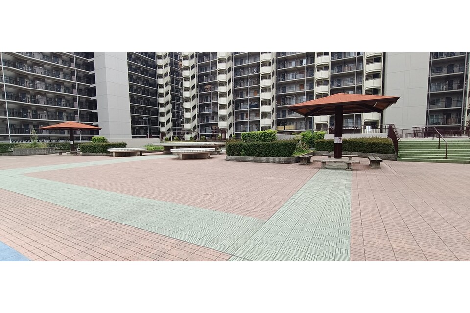 屋根付きのベンチ