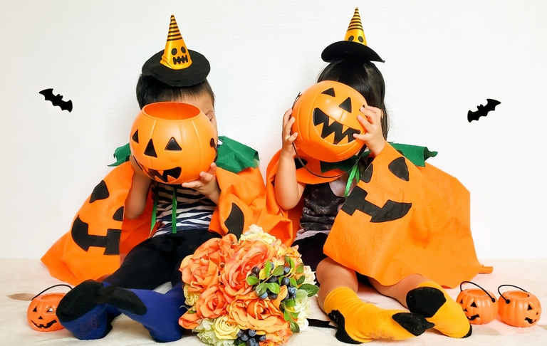 仮装した子供たち