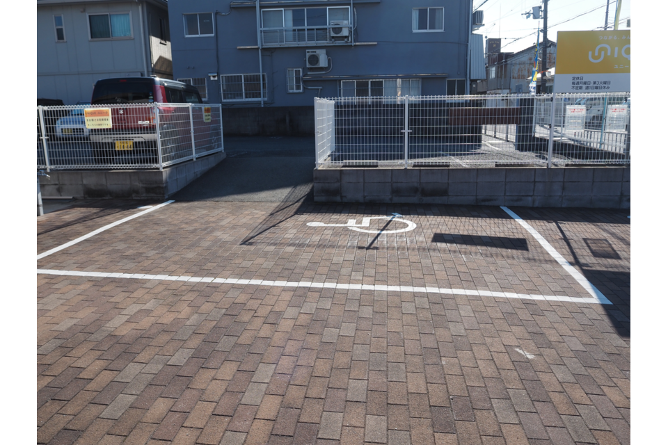 バリアフリーの駐車場