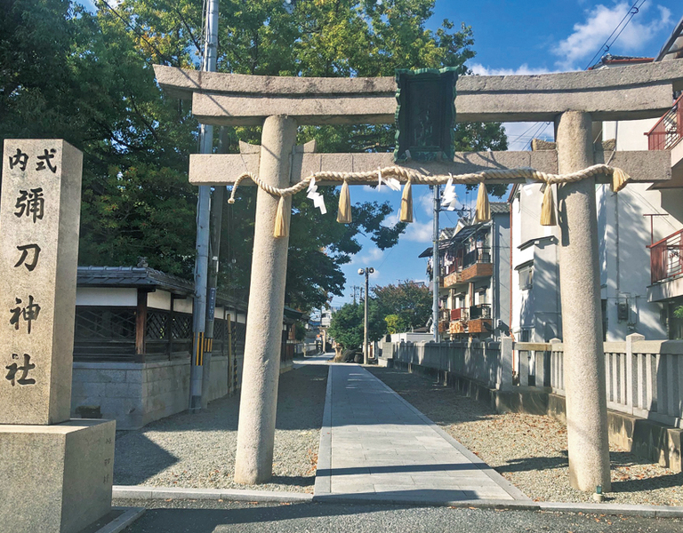 境内から色んな電車が見られる｢彌刀神社(みとじんじゃ)｣。